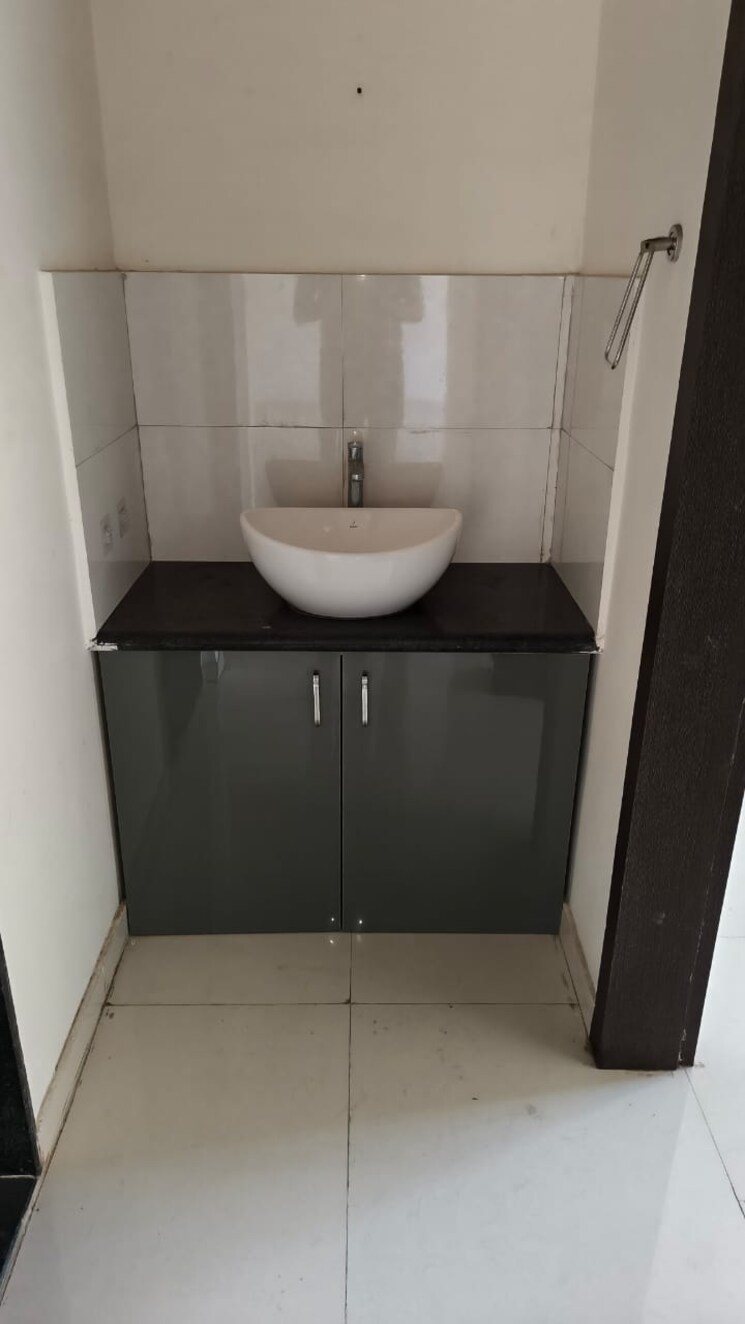 Bathroom, mantra-29-gold-coast 2 Bedroom 674 Sq.Ft. Apartment In Tingre Nagar Pune 9813282