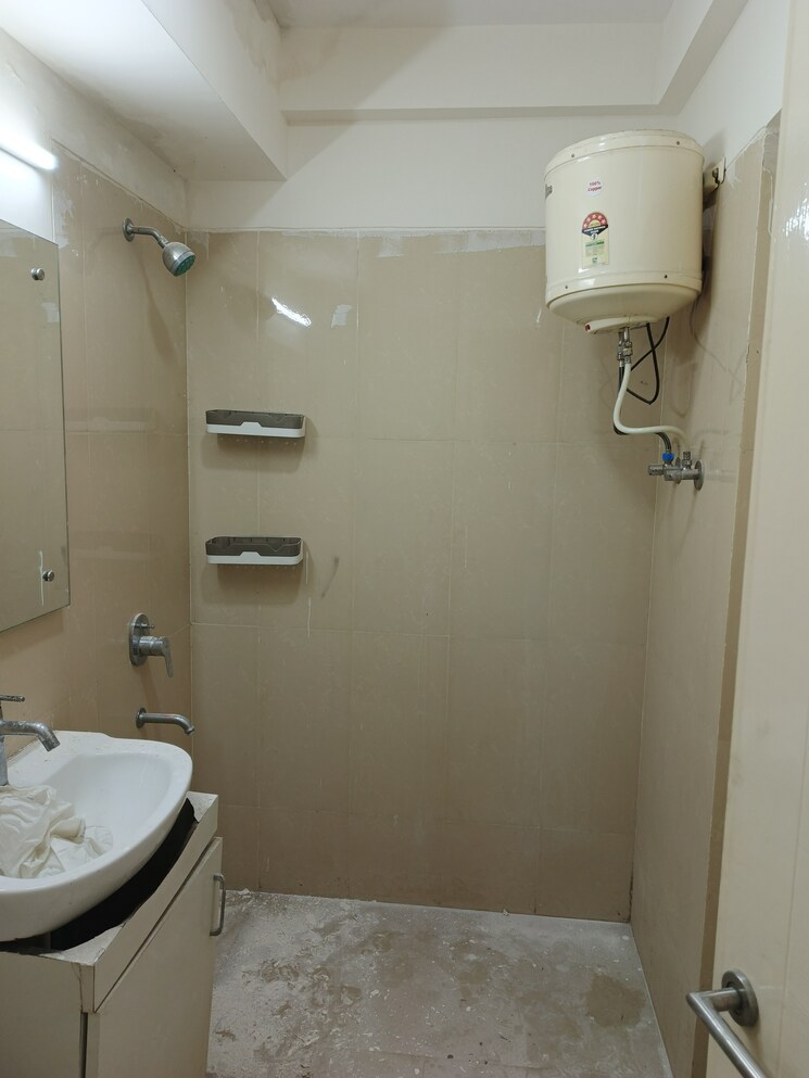Bathroom, emaar-emerald-floors-premier 3.5 Bedroom 1650 Sq.Ft. Apartment In Sector 65 Gurgaon 9813298