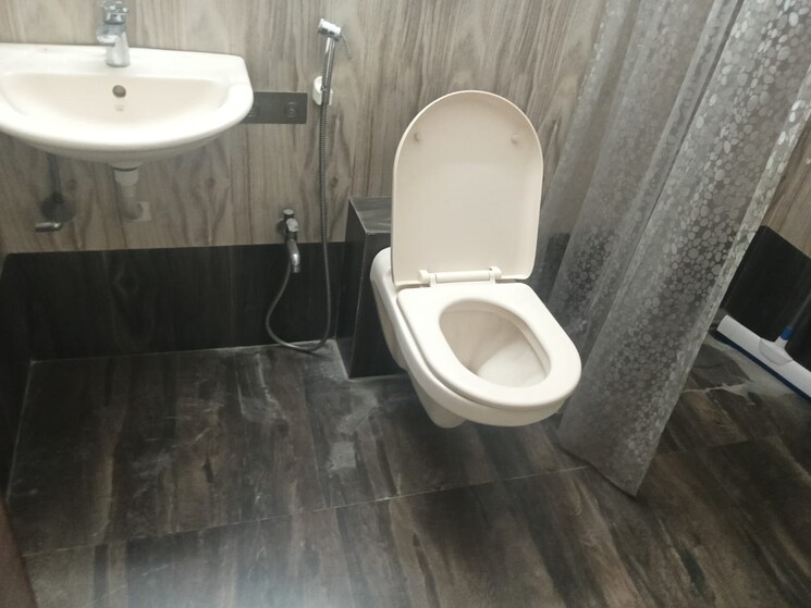Bathroom, rna-continental 2 Bedroom 1500 Sq.Ft. Apartment In Chembur Mumbai 9813287