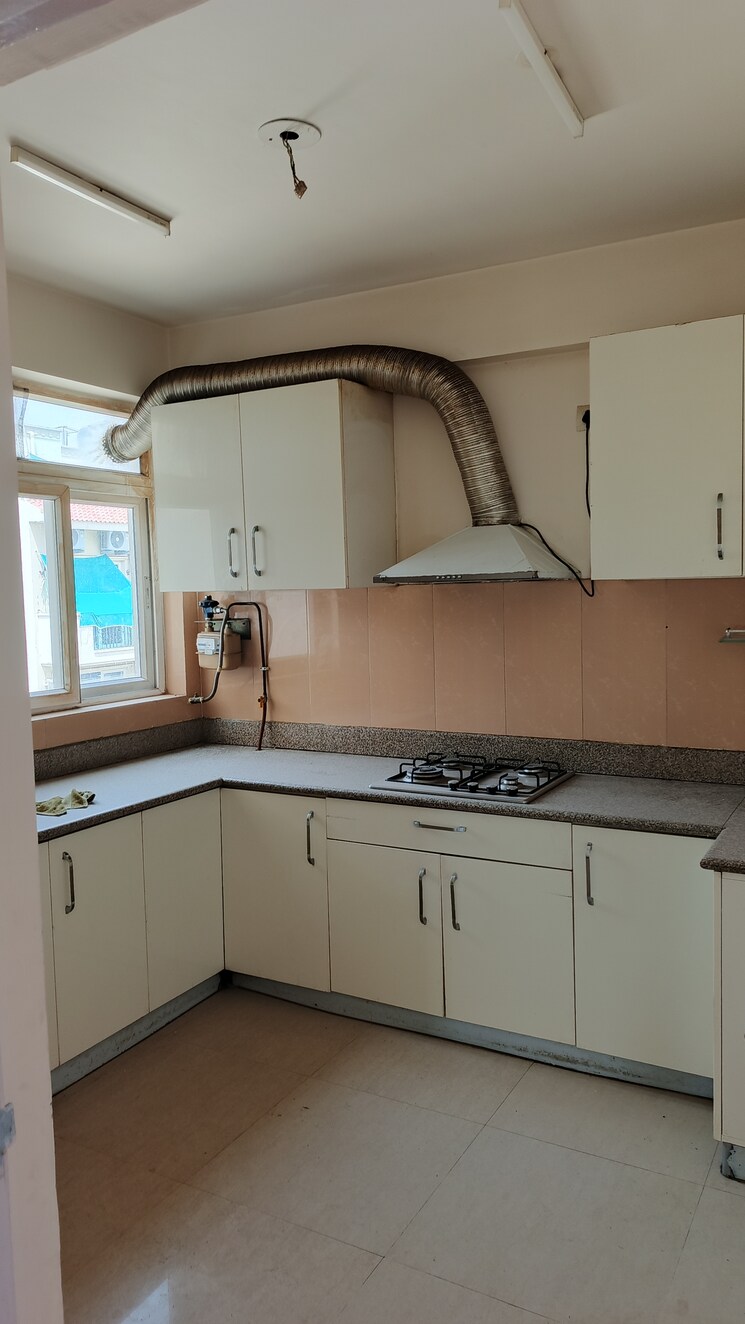 Kitchen, emaar-emerald-floors-premier 3.5 Bedroom 1975 Sq.Ft. Apartment In Sector 65 Gurgaon 9813333