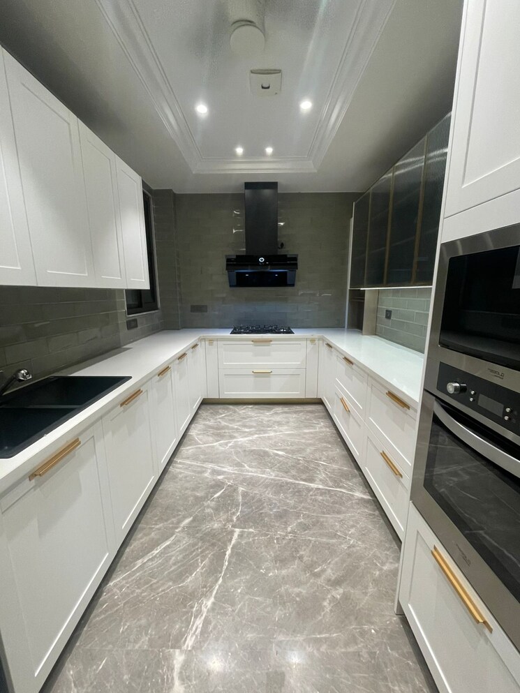 Kitchen, defence colony 3 Bedroom 325 Sq.Yd. Builder Floor In Defence Colony Delhi 9813346