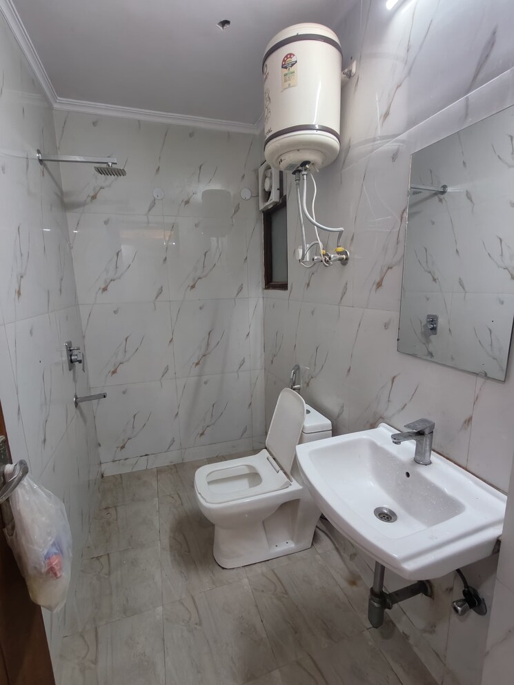Bathroom, saket 2 Bedroom 950 Sq.Ft. Builder Floor In Saket Delhi 9813379