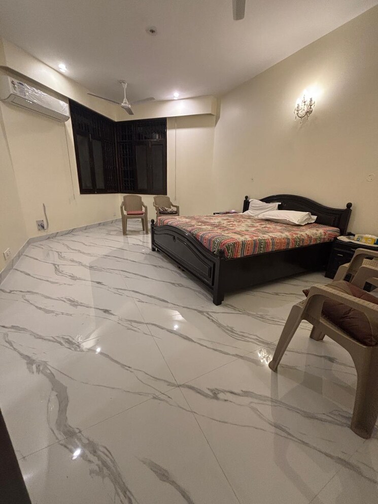 Bedroom, sainik farm 5 Bedroom 3000 Sq.Ft. Villa In Sainik Farm Delhi 9813424