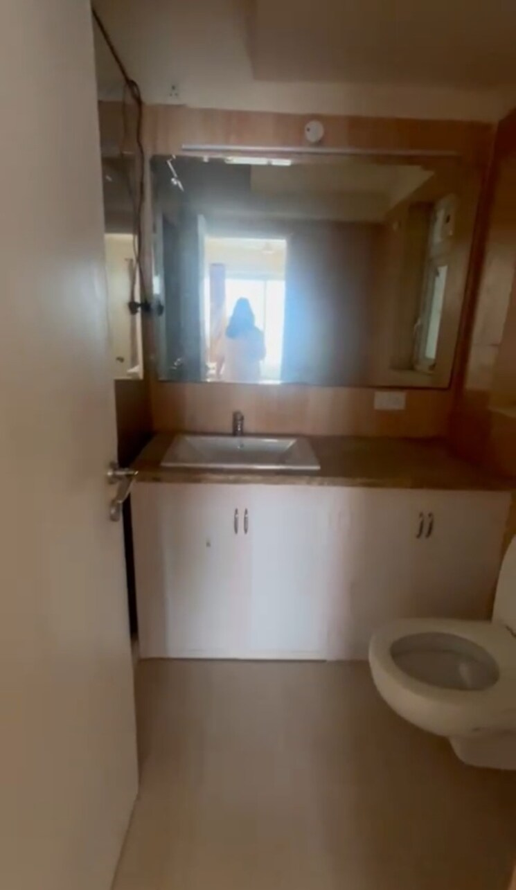 Bathroom, dlf-the-skycourt 3 Bedroom 1931 Sq.Ft. Apartment In Sector 86 Gurgaon 9813430