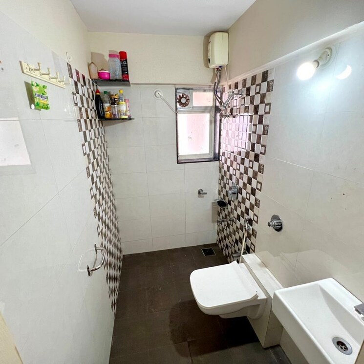 Bathroom, ghatkopar east 2 Bedroom 810 Sq.Ft. Apartment In Ghatkopar East Mumbai 9813437