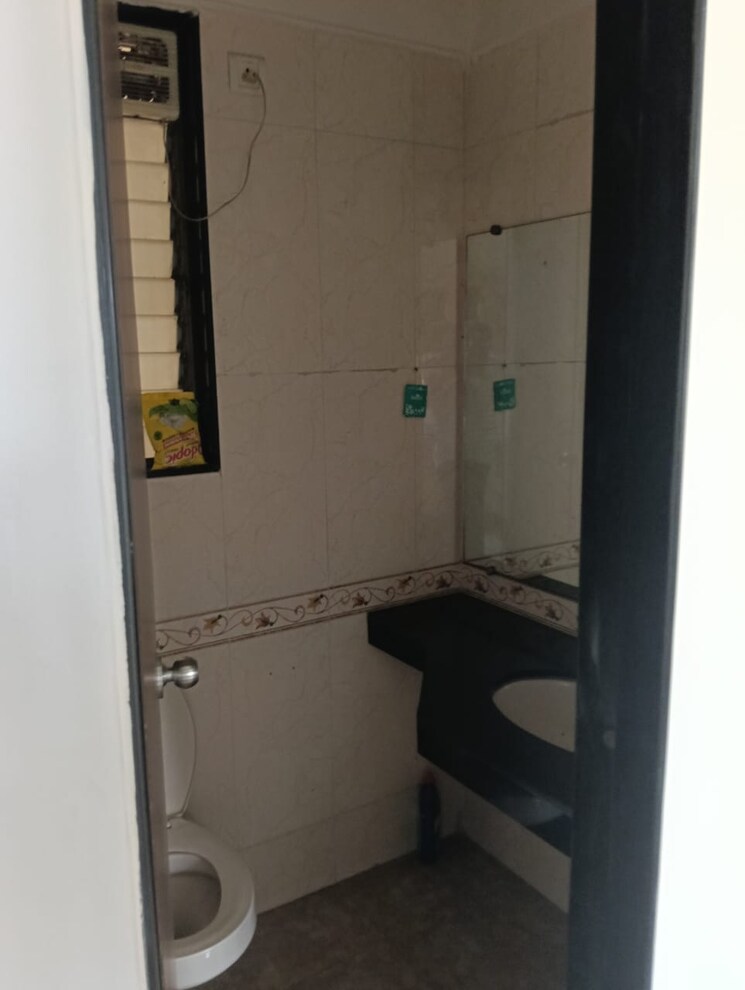 Bathroom, supreme-lake-homes 2 Bedroom 780 Sq.Ft. Apartment In Powai Mumbai 9813461