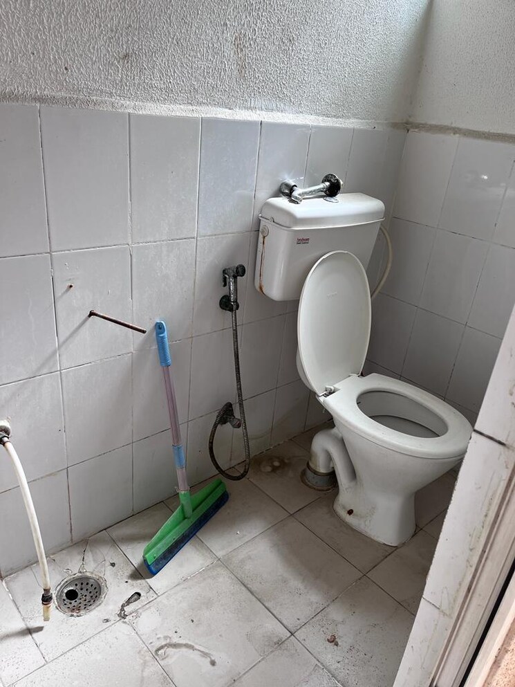 Bathroom, gaur-sportswood 3.5 Bedroom 2280 Sq.Ft. Apartment In Sector 79 Noida 9813453