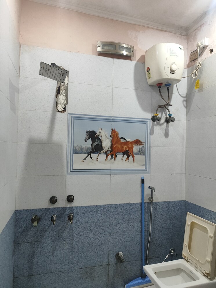 Master Bedroom, rwa-apartments-sector-30 1.5 Bedroom 850 Sq.Ft. Builder Floor In Sector 30 Noida 9813483