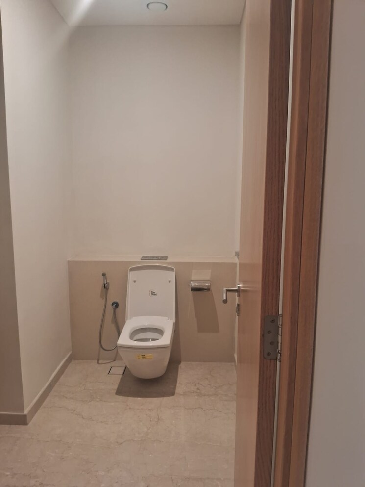 Bathroom, embassy-lake-terrace 4 Bedroom 4440 Sq.Ft. Apartment In Hebbal Bangalore 9813576