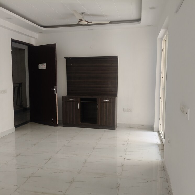undefined, gaur-city-2 3 Bedroom 1250 Sq.Ft. Apartment In Gaur City 2 Greater Noida 9813635