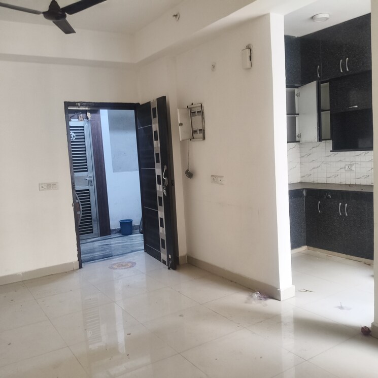 Room, gaur-city-2 3 Bedroom 1250 Sq.Ft. Apartment In Gaur City 2 Greater Noida 9813635