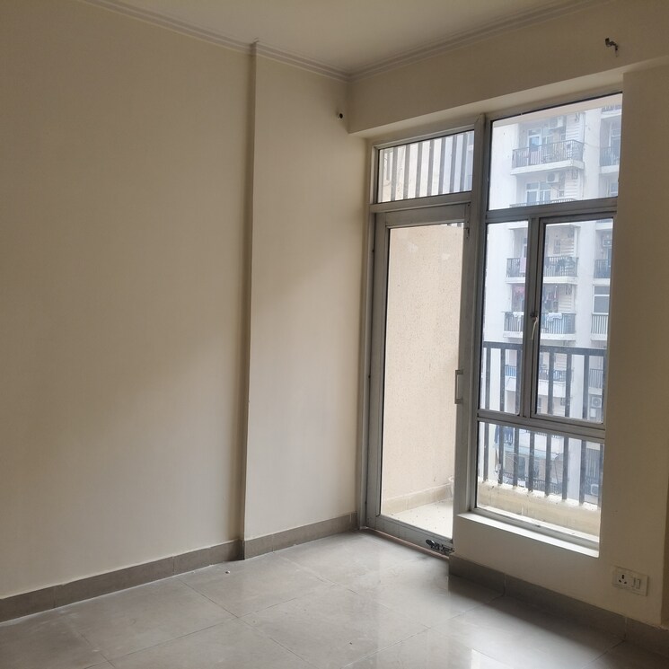 Room, gaur-city-2 3 Bedroom 1250 Sq.Ft. Apartment In Gaur City 2 Greater Noida 9813635
