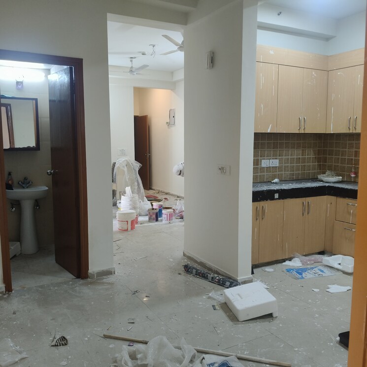 Room, mahagun-mywoods 2 Bedroom 800 Sq.Ft. Apartment In Sector 16c Greater Noida Greater Noida 9813645