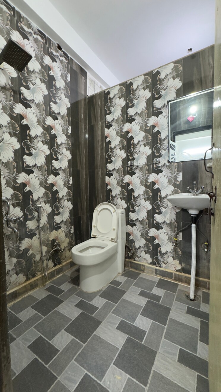 Bathroom, chattarpur 2 Bedroom 900 Sq.Ft. Builder Floor In Chattarpur Delhi 9813663