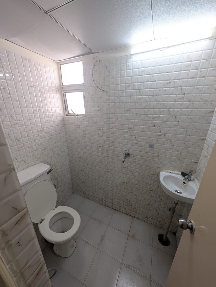 Bathroom, gaur-city-2-11th-avenue 3 Bedroom 871 Sq.Ft. Apartment In Sector 16c Greater Noida Greater Noida 9813657