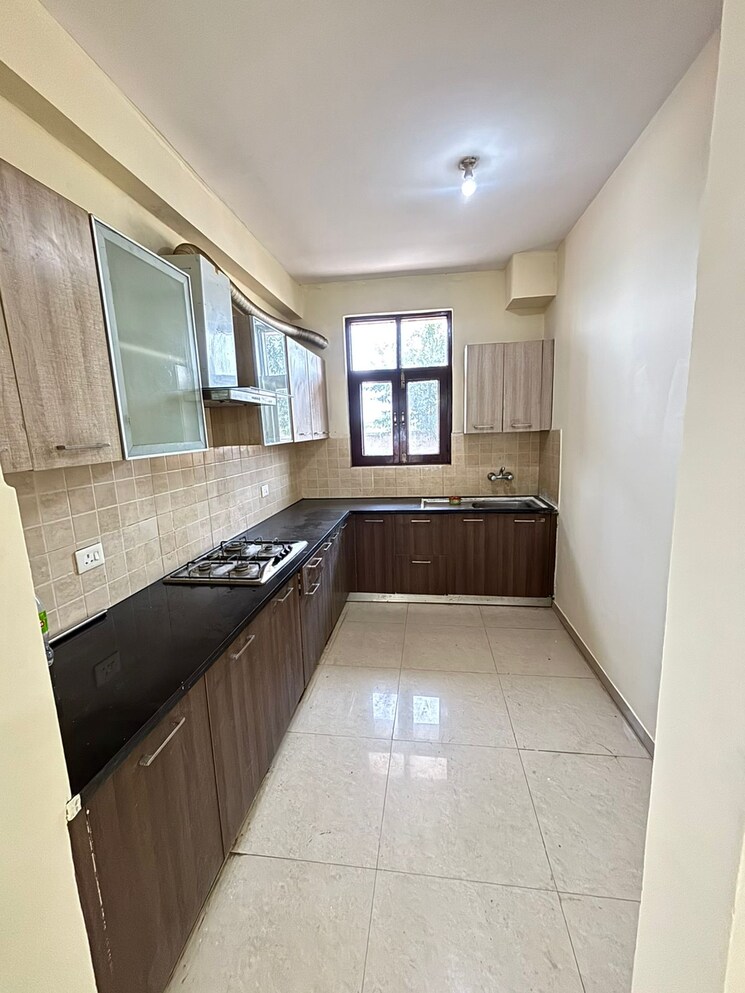 Kitchen, omaxe-silver-birch 3 Bedroom 1640 Sq.Ft. Builder Floor In North Mullanpur Chandigarh 9813664