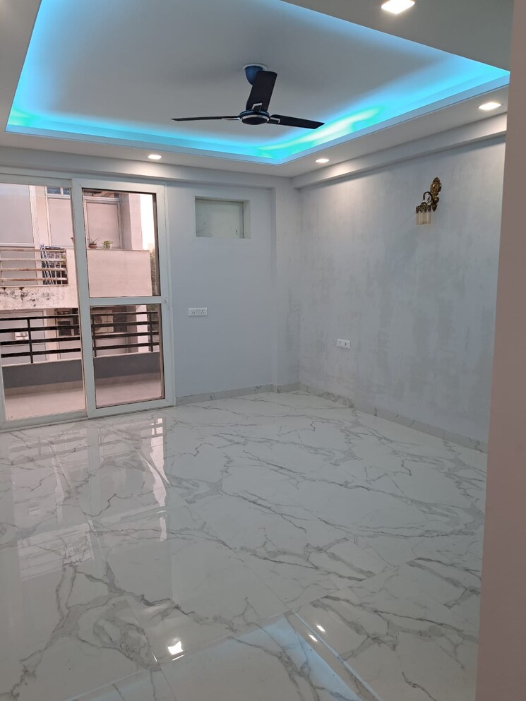  Parking, ardee-city 3 Bedroom 300 Sq.Ft. Builder Floor In Sector 52 Gurgaon 9813670