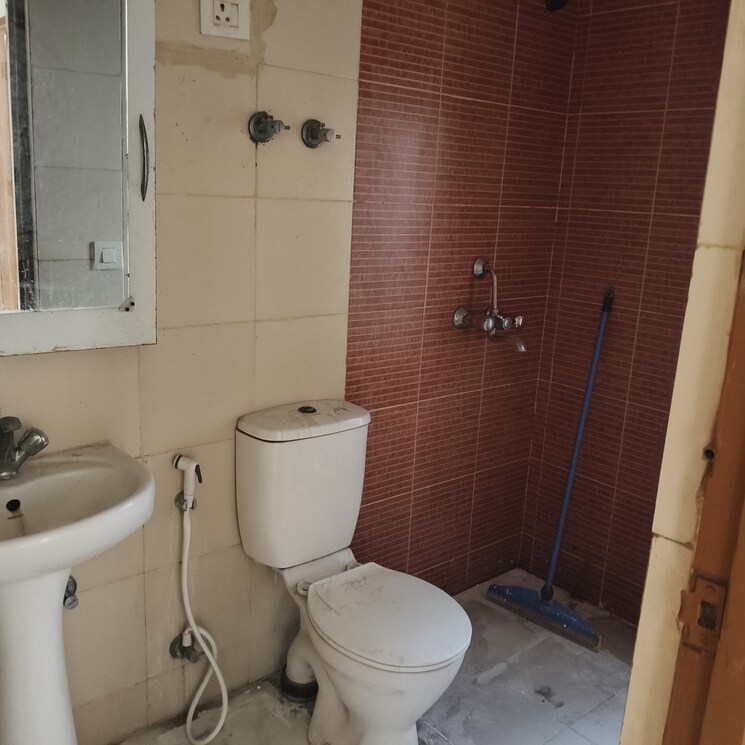 Bathroom, mahagun-mywoods 3 Bedroom 721 Sq.Ft. Apartment In Sector 16c Greater Noida Greater Noida 9813696