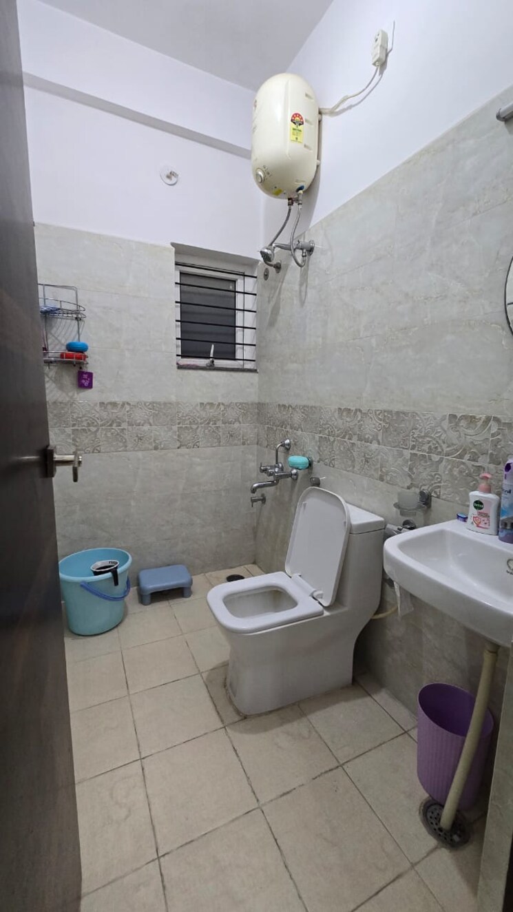 Bathroom, hsr layout 2 Bedroom 1100 Sq.Ft. Builder Floor In Hsr Layout Bangalore 9813703