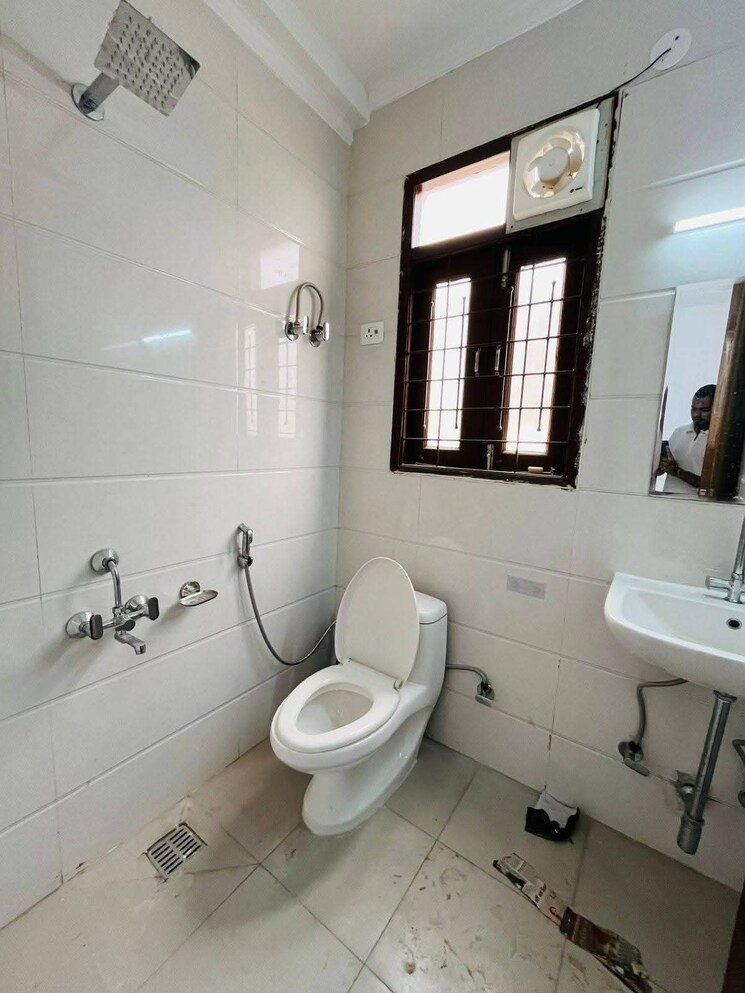 Bathroom, saket 2 Bedroom 1000 Sq.Ft. Builder Floor In Saket Delhi 9813745