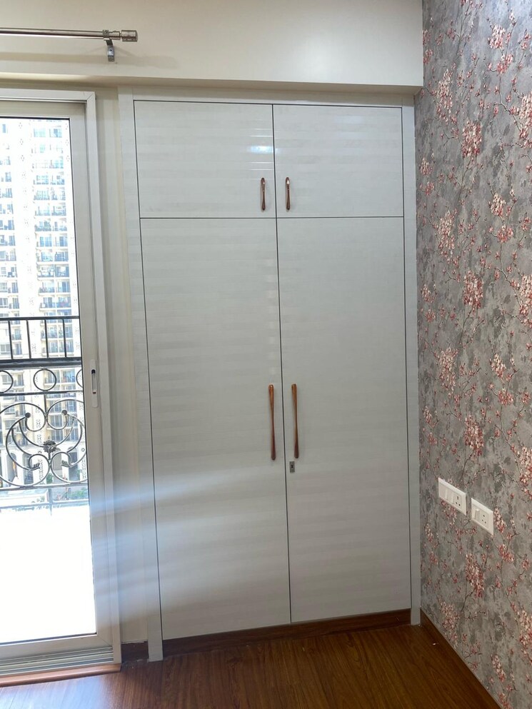 Bathroom, prateek-grand-city 3 Bedroom 846 Sq.Ft. Apartment In Siddharth Vihar Ghaziabad 9814268