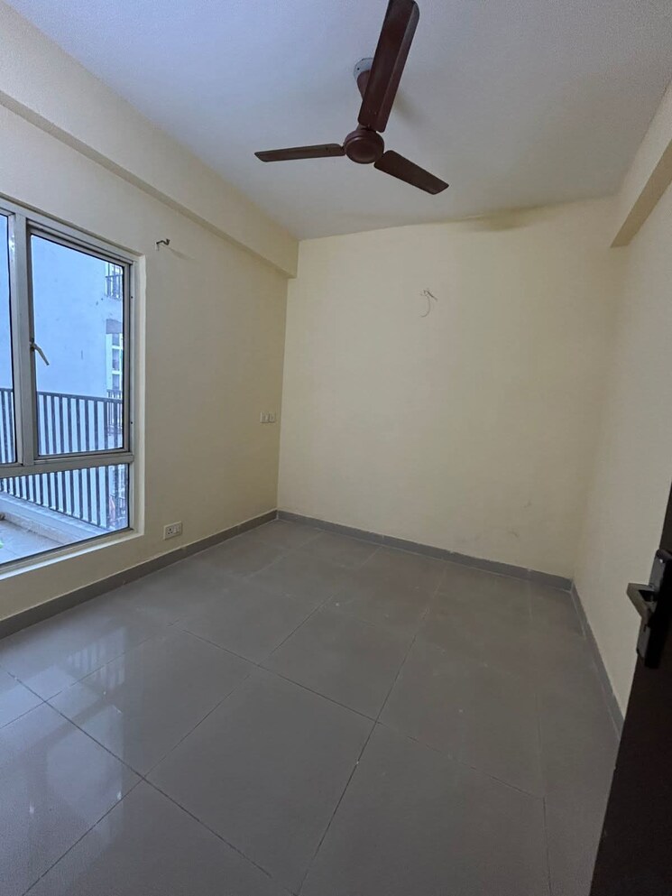 Room, gaur-city-2-14th-avenue 3 Bedroom 1300 Sq.Ft. Apartment In Sector 16c Greater Noida Greater Noida 9814343