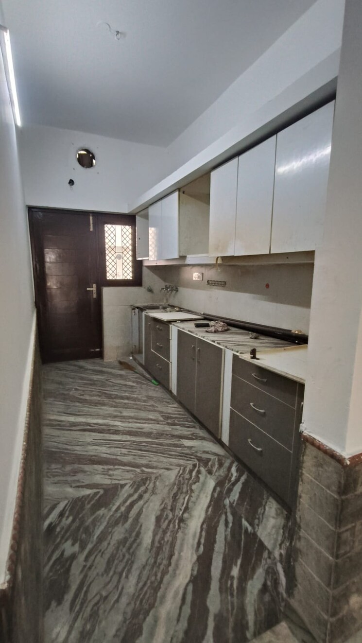 Kitchen, sector 17 2 Bedroom 1800 Sq.Ft. Builder Floor In Sector 17 Faridabad 9814412