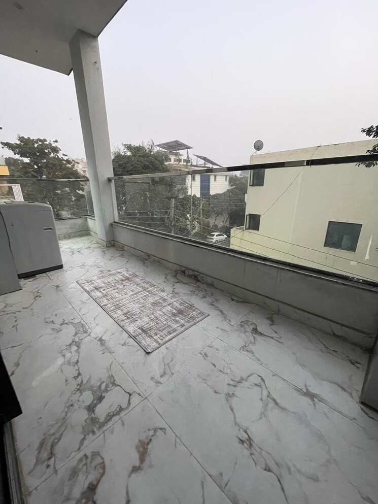 Balcony, sector 31 1 Bedroom 720 Sq.Ft. Builder Floor In Sector 31 Gurgaon 9814489