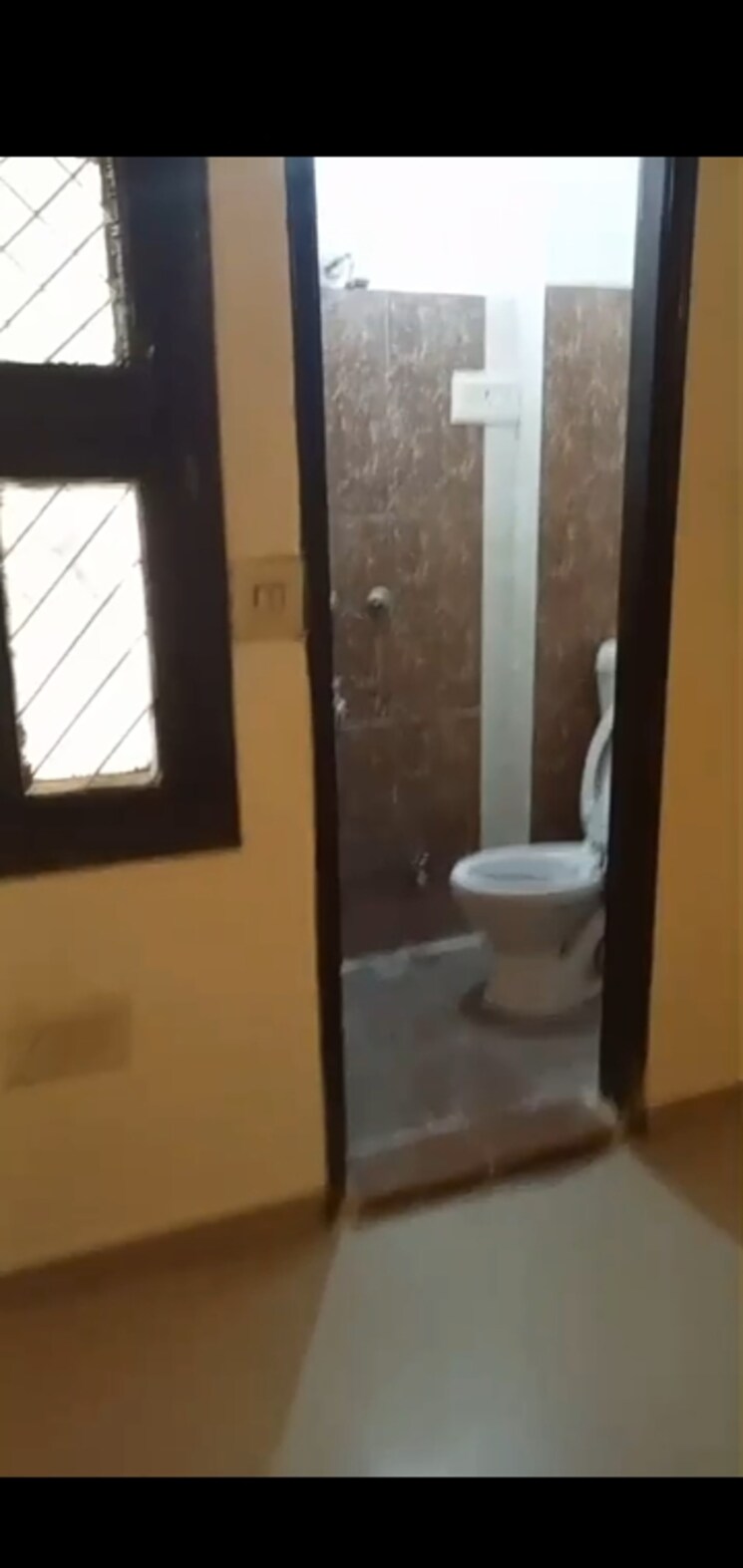 Bathroom, mahavir enclave 3 Bedroom 828 Sq.Ft. Builder Floor In Mahavir Enclave Delhi 9814482