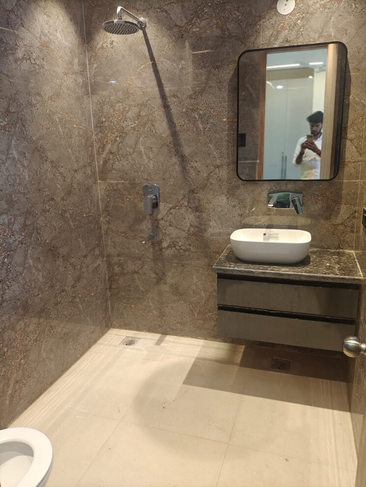 Bathroom, sector 42 1 Bedroom 680 Sq.Ft. Builder Floor In Sector 42 Gurgaon 9814541