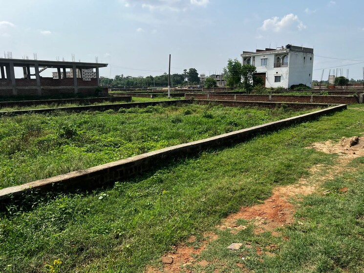 undefined, sector 17b yamuna expressway  150 Sq.Yd. Plot In Sector 17b Yamuna Expressway Greater Noida 9815189