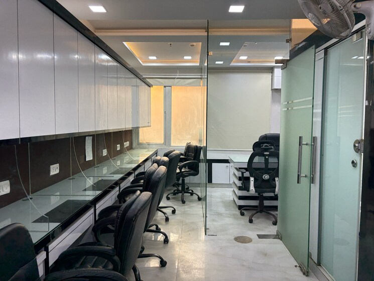 Team Area, netaji subhash place Commercial Office Space 700 Sq.Ft. In Netaji Subhash Place Delhi 9815183
