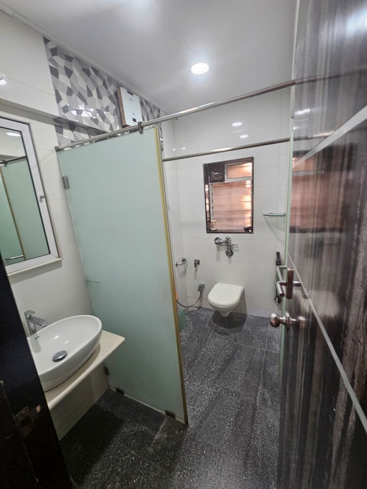 Bathroom, om-viraj-apartment 1 Bedroom 715 Sq.Ft. Apartment In Andheri West Mumbai 9815688