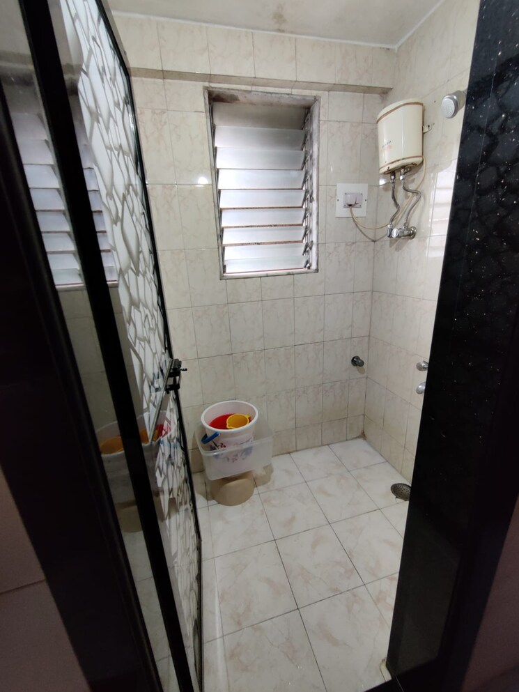 Bathroom, unlimited-juveria-apartments 2 Bedroom 650 Sq.Ft. Apartment In Mazgaon Mumbai 9815572