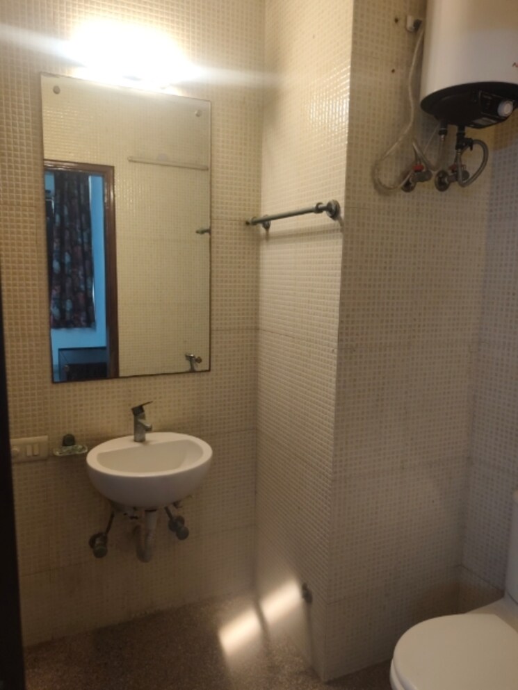 Bathroom, rwa-apartments-sector-47 6 Bedroom 3600 Sq.Ft. Independent House In Sector 47 Noida 9815793