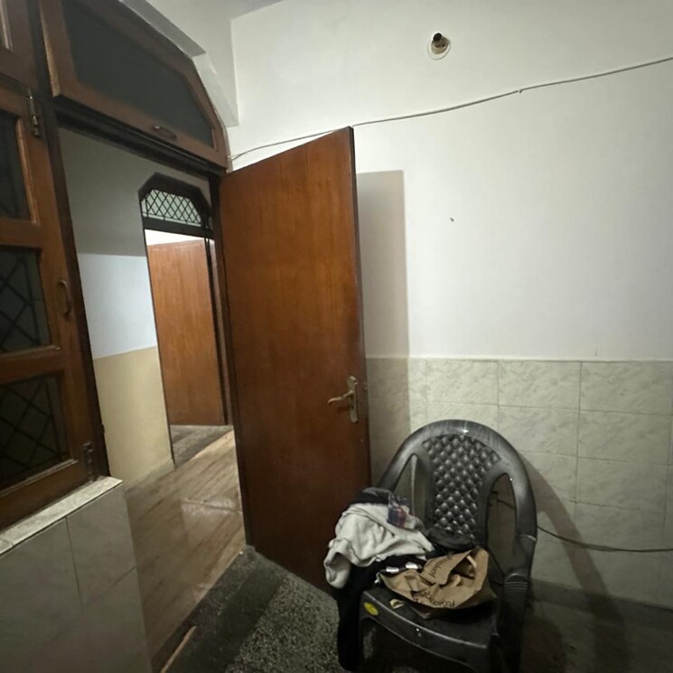  Parking, katwaria sarai 3.5 Bedroom 1250 Sq.Ft. Builder Floor In Katwaria Sarai Delhi 9815784