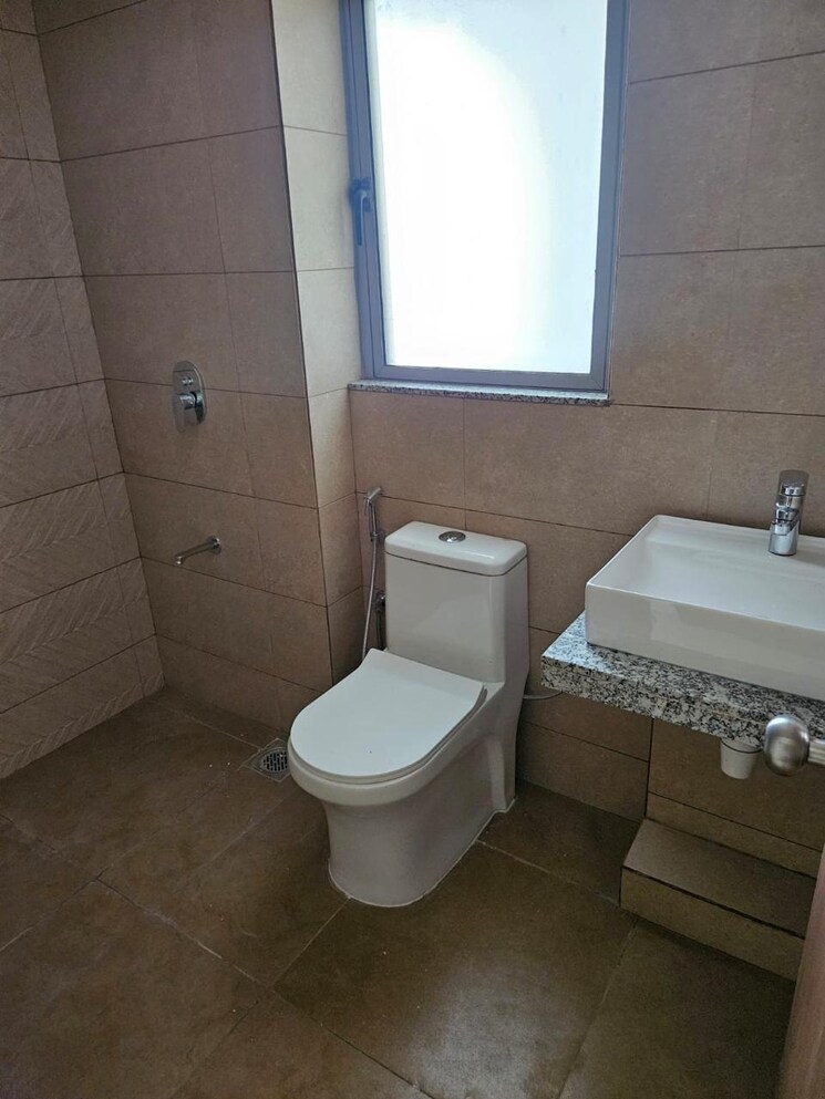 Bathroom, kalpataru-immensa-f 2 Bedroom 700 Sq.Ft. Apartment In Kolshet Road Thane 9816102