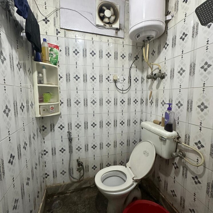 Bathroom, katwaria sarai 1 RK 250 Sq.Ft. Builder Floor In Katwaria Sarai Delhi 9816756