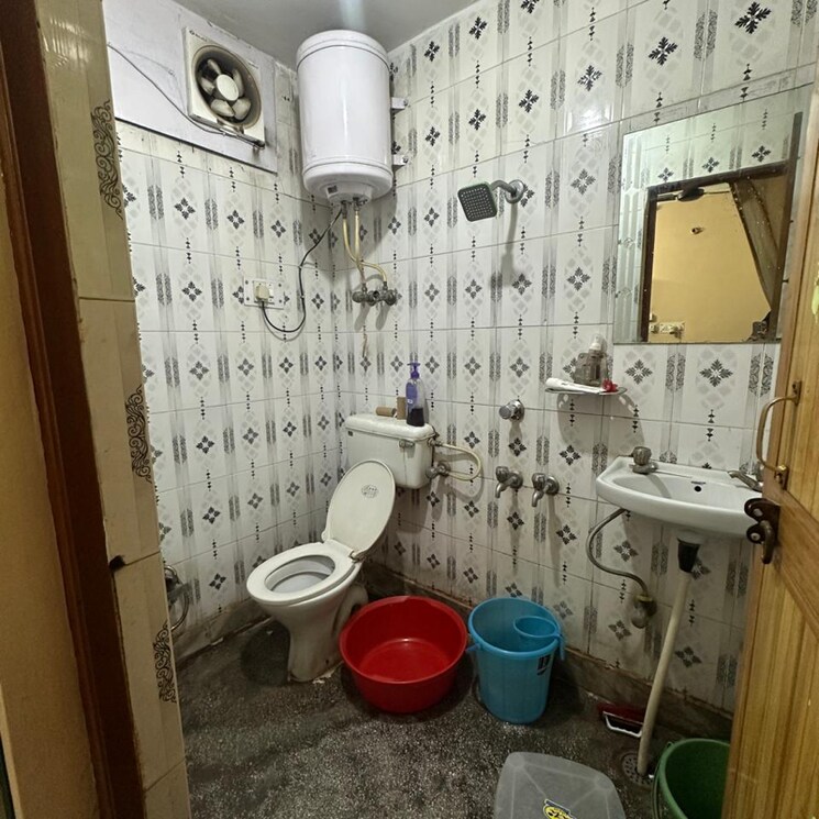 Bathroom, katwaria sarai 1 RK 250 Sq.Ft. Builder Floor In Katwaria Sarai Delhi 9816756