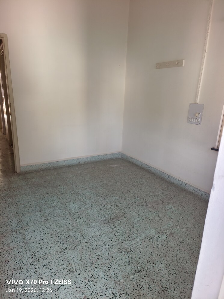 Room, karve nagar Commercial Office Space 1500 Sq.Ft. In Karve Nagar Pune 9816765