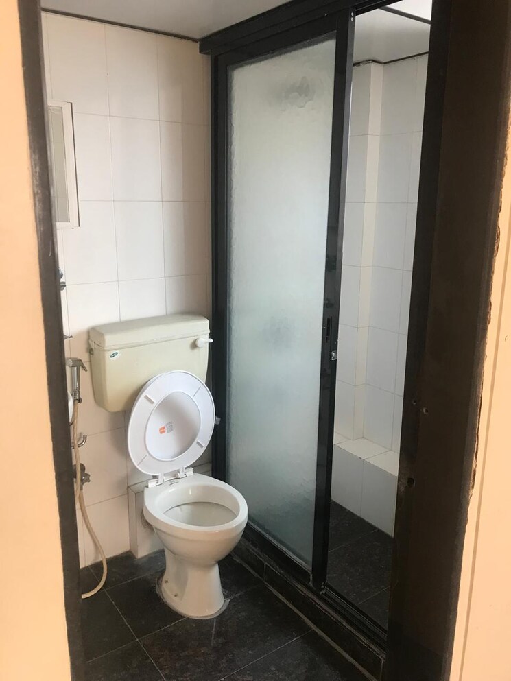 Bathroom, monalisa-apartments-cumbala-hill 2.5 Bedroom 1100 Sq.Ft. Apartment In Breach Candy Mumbai 9816967