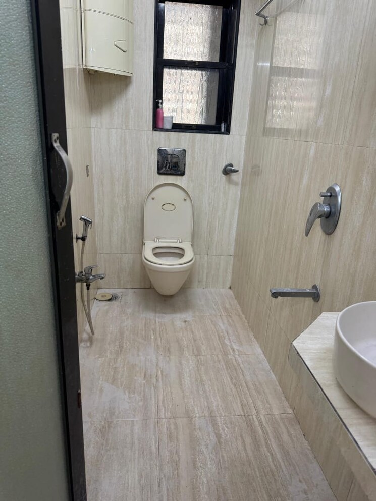 Bathroom, concord-chs 2 Bedroom 1000 Sq.Ft. Apartment In Andheri West Mumbai 9817107