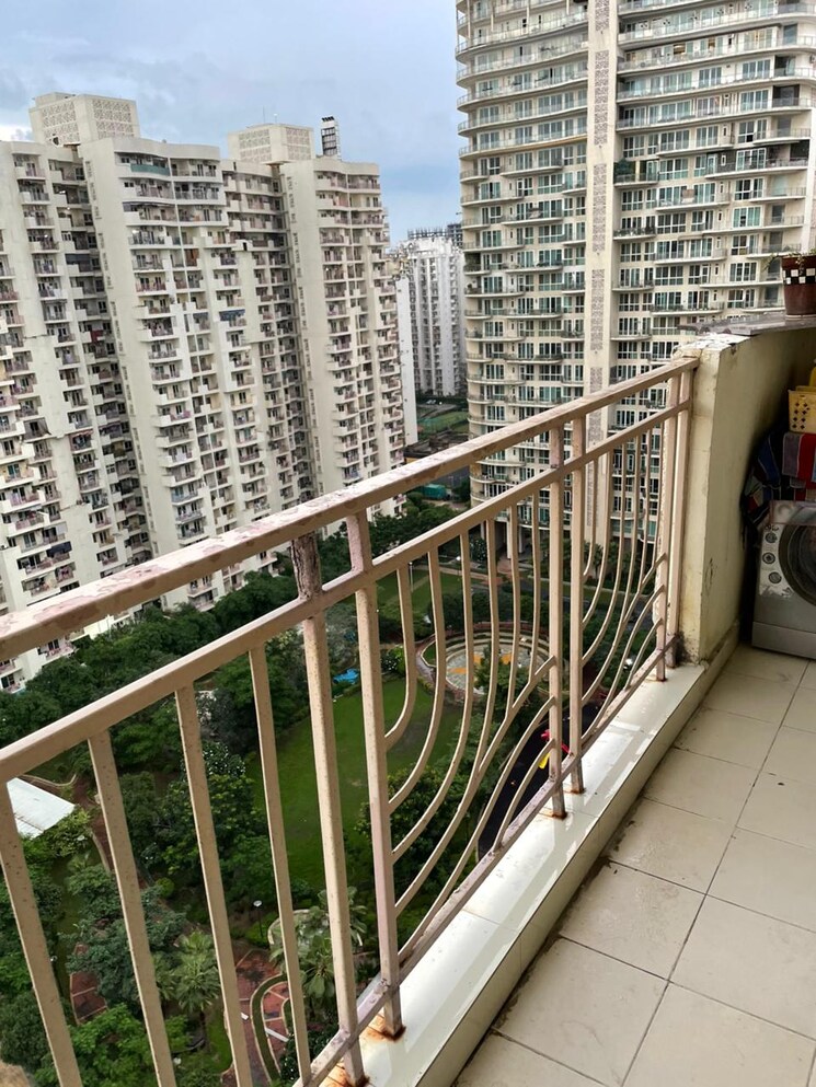 Balcony, mahagun-moderne 2.5 Bedroom 1250 Sq.Ft. Apartment In Sector 78 Noida 9817135