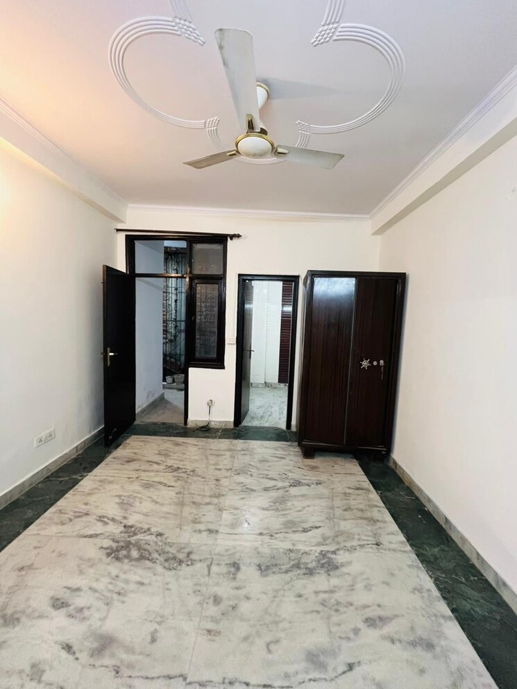 Room, saket 3 Bedroom 1200 Sq.Ft. Builder Floor In Saket Delhi 9817146