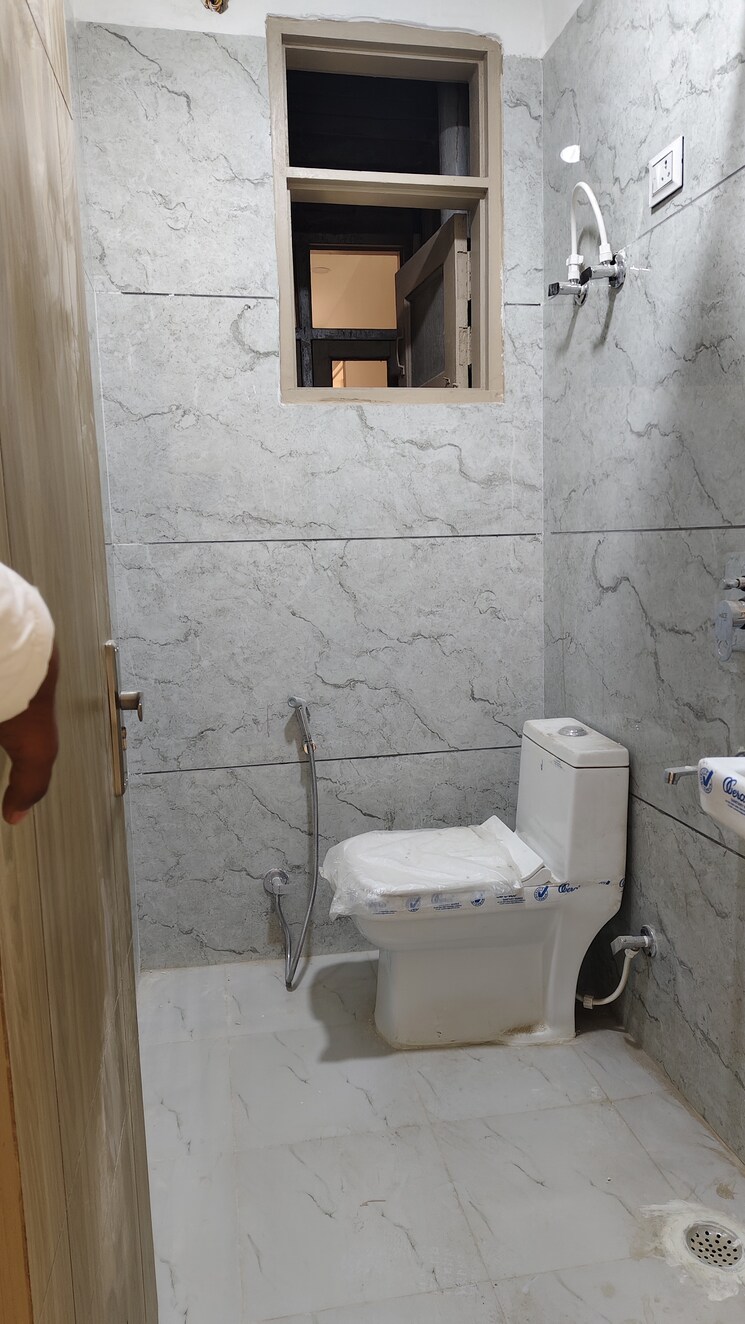 Bathroom, saket 1 Bedroom 500 Sq.Ft. Builder Floor In Saket Delhi 9817376