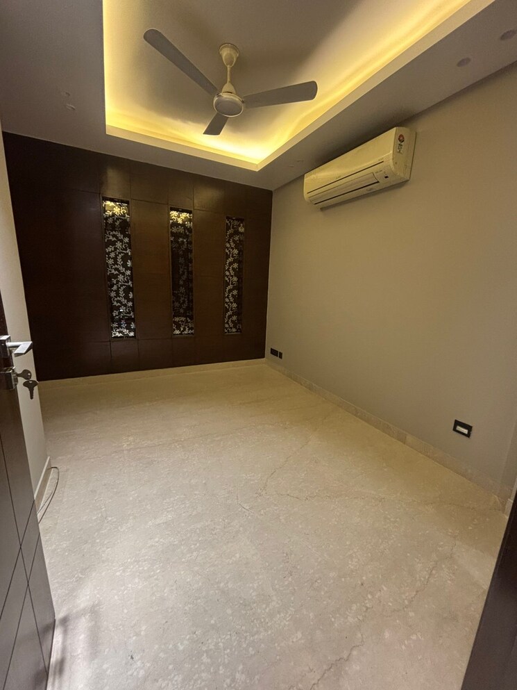 Room, saket 4 Bedroom 1800 Sq.Ft. Builder Floor In Saket Delhi 9817627