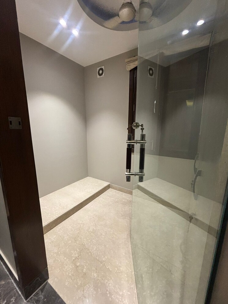 Room, saket 4 Bedroom 1800 Sq.Ft. Builder Floor In Saket Delhi 9817627