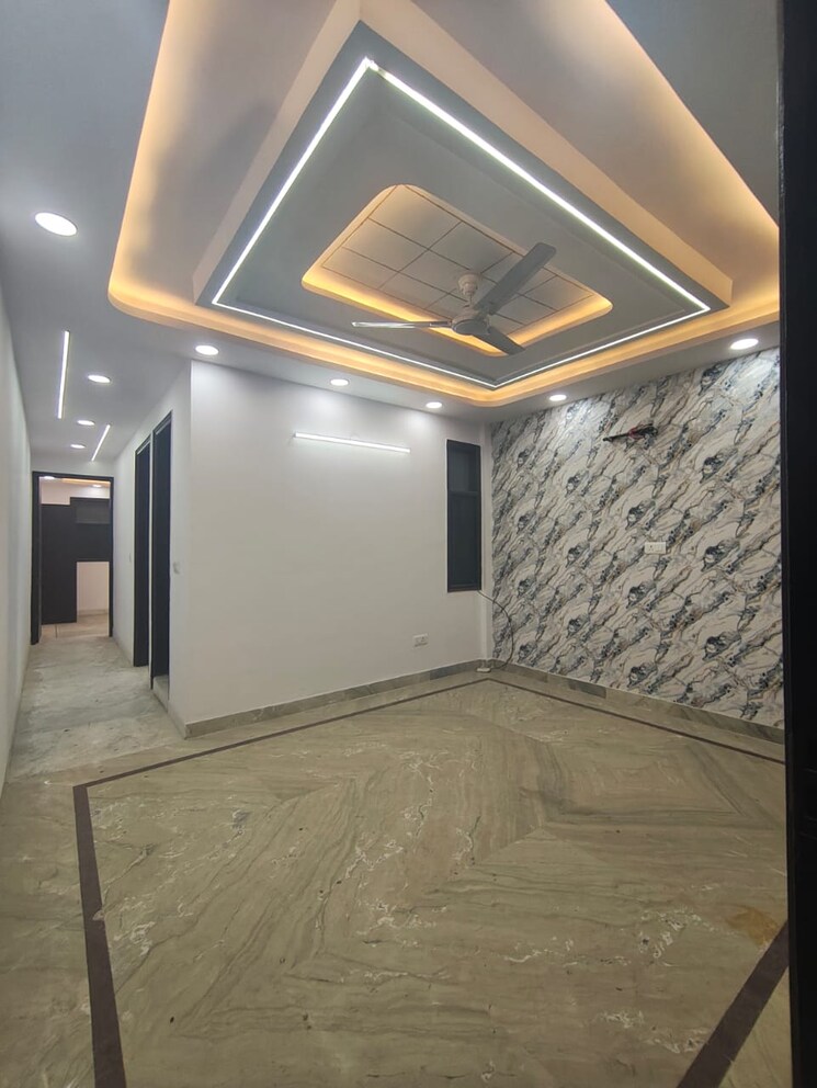 Room, govindpuri 3 Bedroom 100 Sq.Yd. Builder Floor In Govindpuri Delhi 9817945