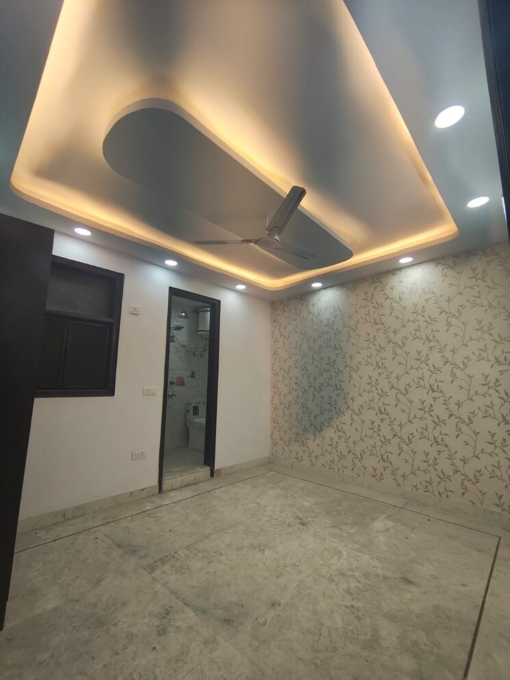 Room, govindpuri 3 Bedroom 100 Sq.Yd. Builder Floor In Govindpuri Delhi 9817945