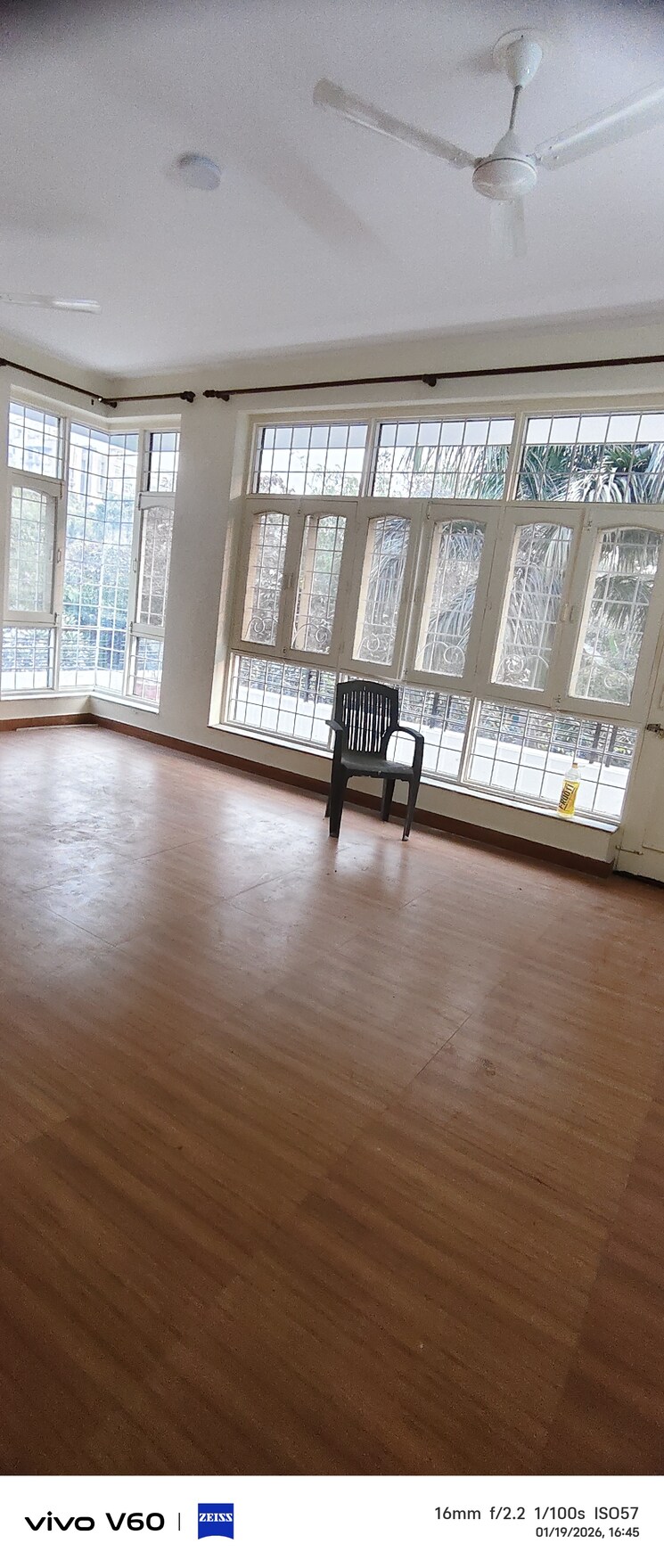 Room, sector 48 4 Bedroom 450 Sq.Mt. Independent House In Sector 48 Noida 9818122